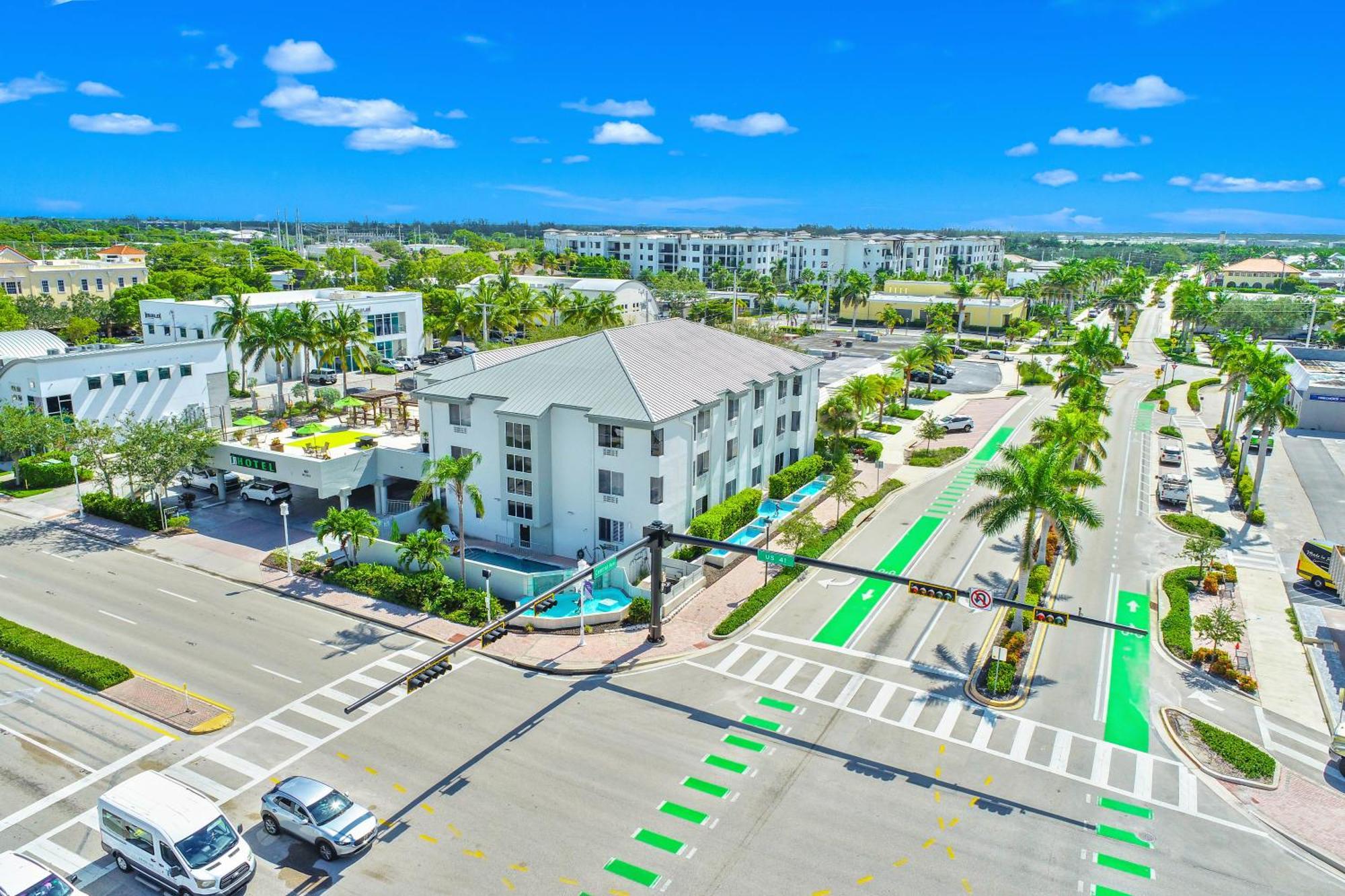 Naples Park Central Hotel エクステリア 写真