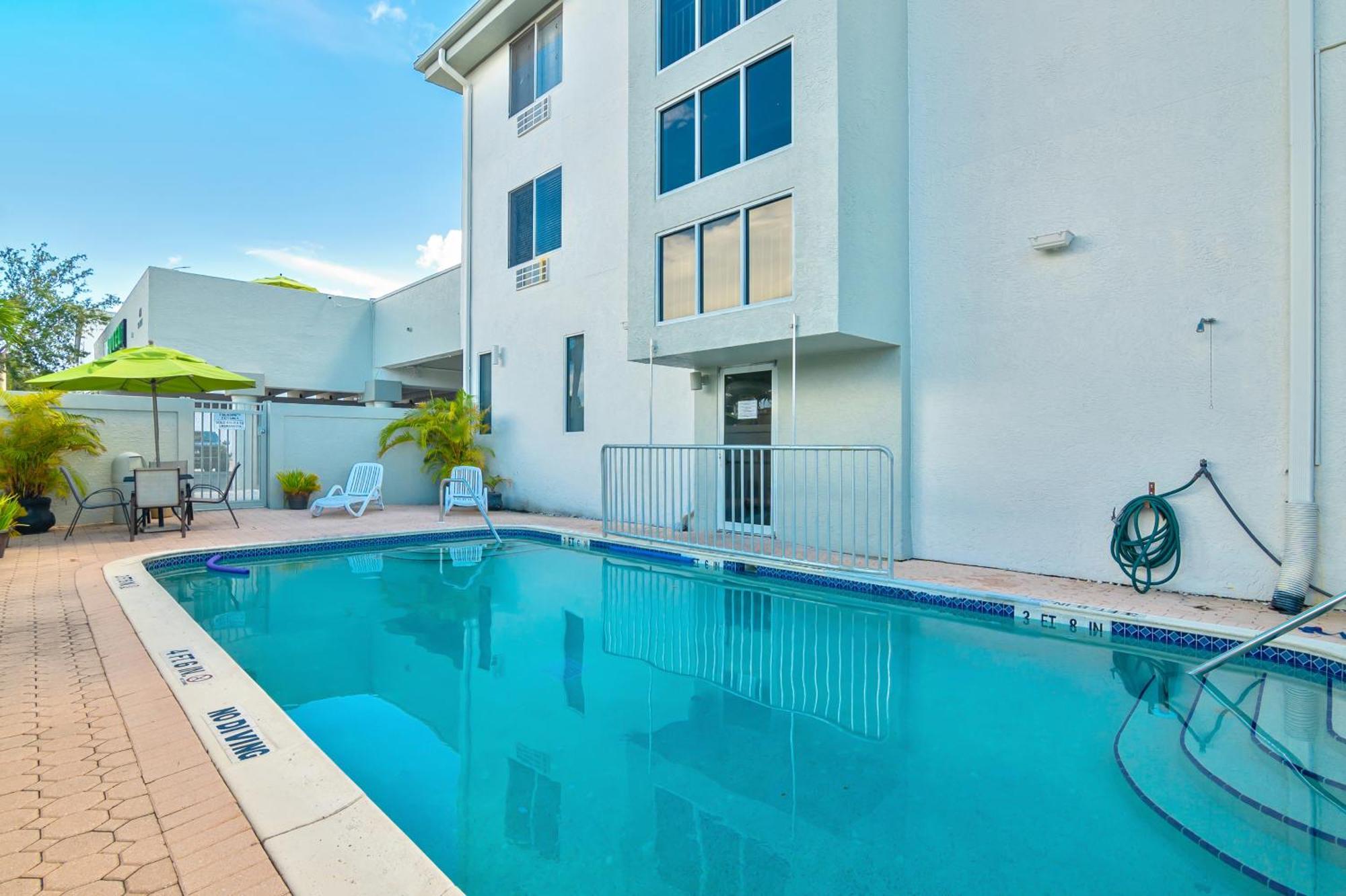 Naples Park Central Hotel エクステリア 写真