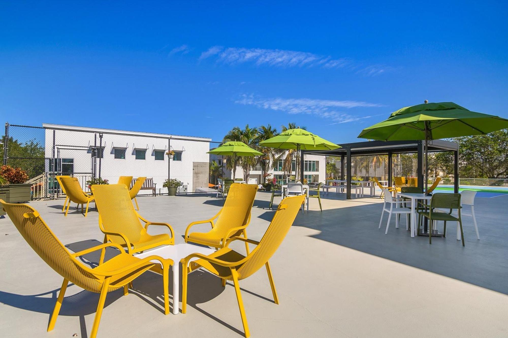 Naples Park Central Hotel エクステリア 写真