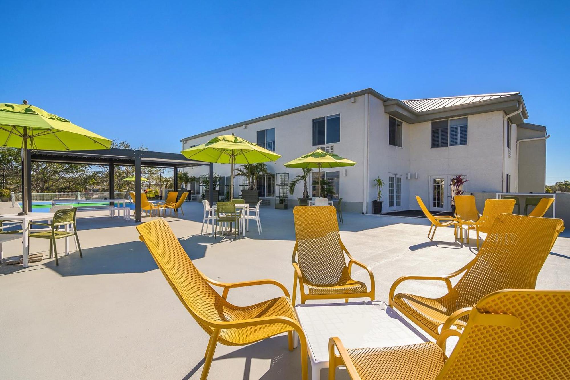 Naples Park Central Hotel エクステリア 写真