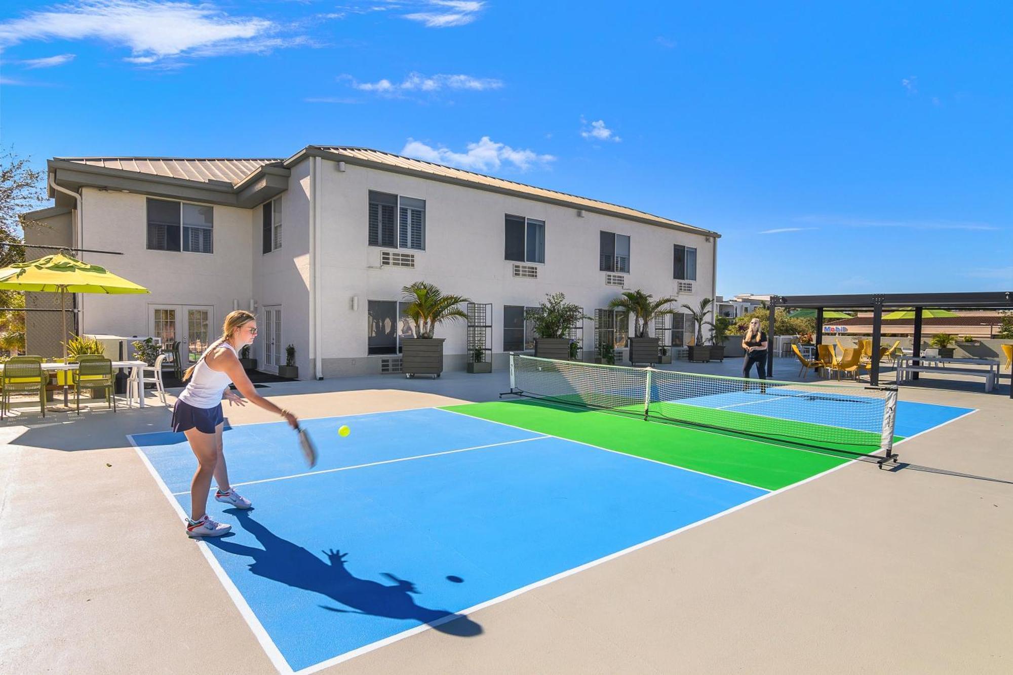 Naples Park Central Hotel エクステリア 写真