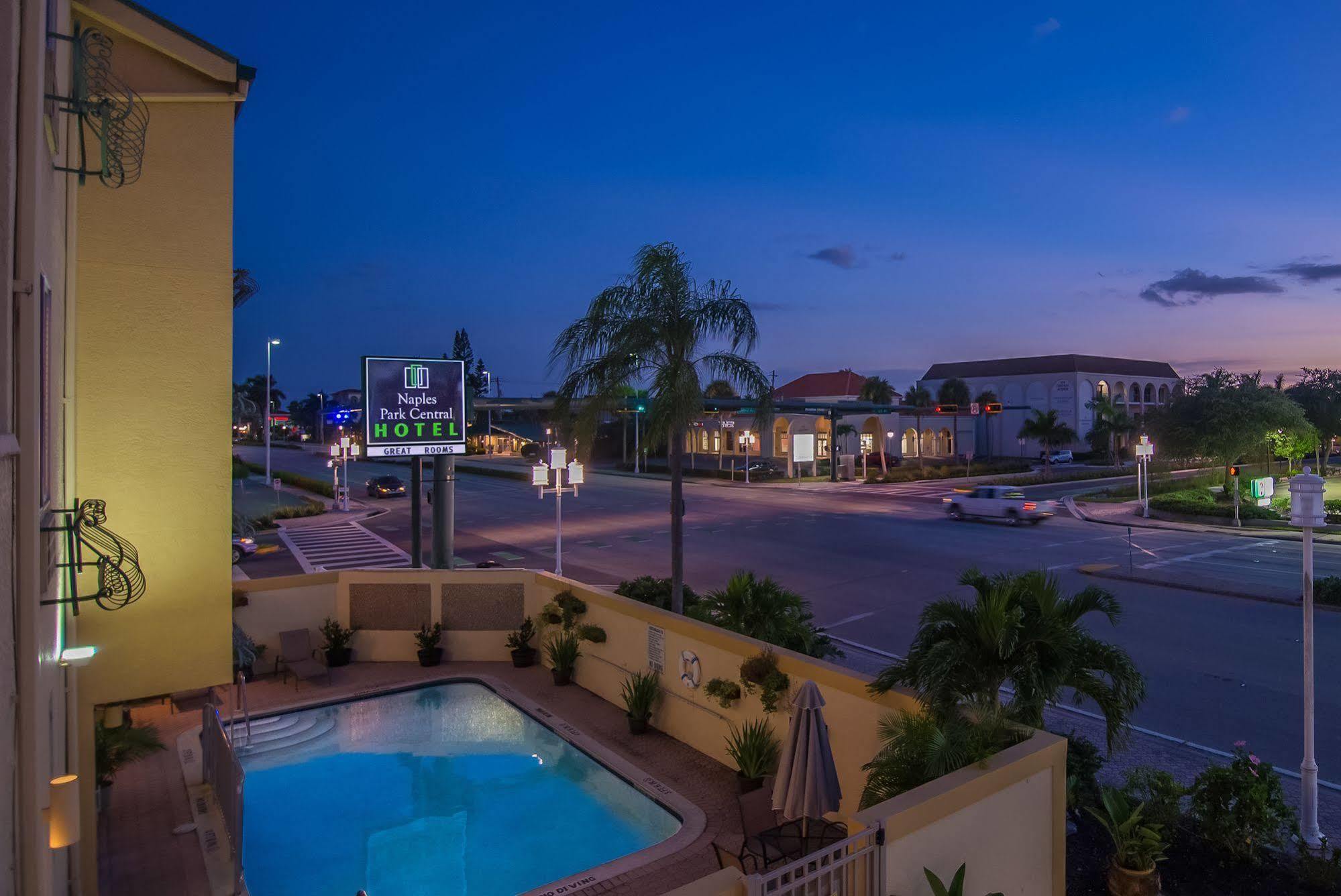 Naples Park Central Hotel エクステリア 写真