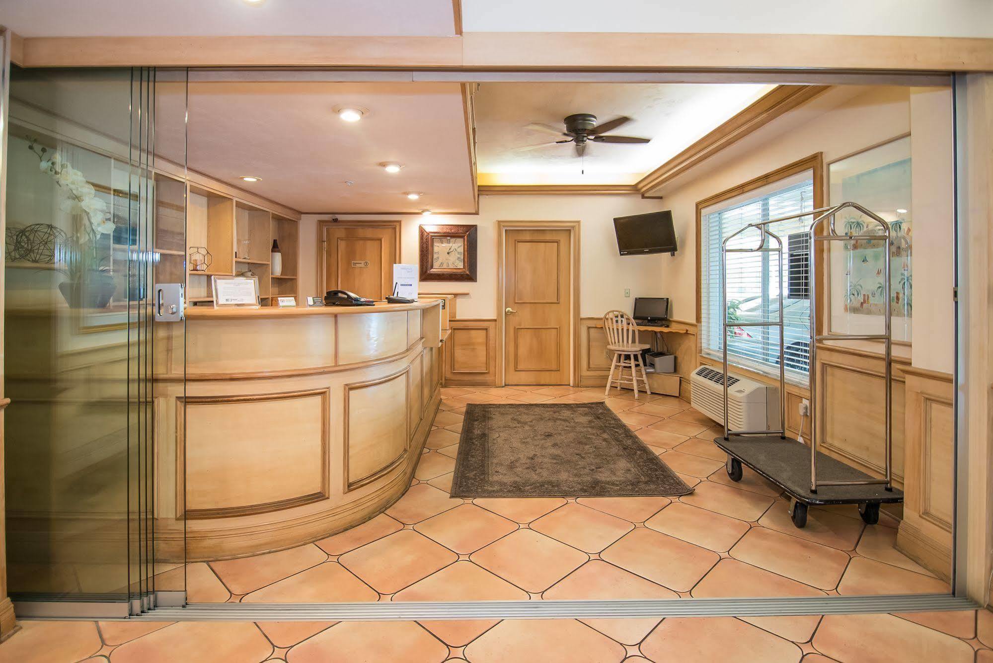 Naples Park Central Hotel エクステリア 写真