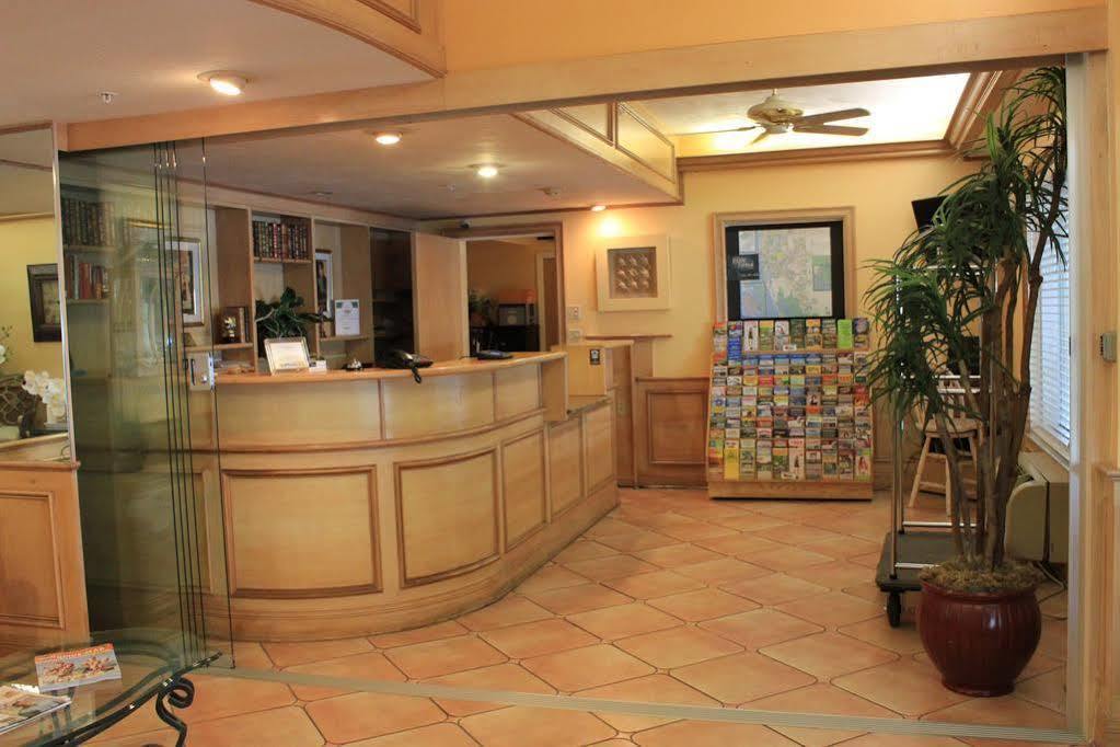 Naples Park Central Hotel エクステリア 写真